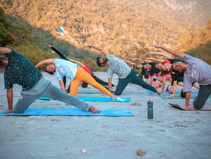 14 jours en retraite de yoga détox et bien-être à Rishikesh, Inde