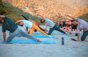 14 jours en retraite de yoga détox et bien-être à Rishikesh, Inde