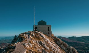 Lovćen Retreats und Reisen