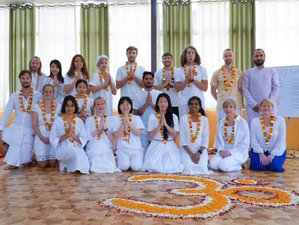 25 Tage 200-Stunden Traditionelle Kundalini Kriya mit Meditation Yogalehrer Ausbildung in Rishikesh