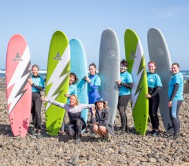 08 jours de retraite surf tout compris pour femmes avec skate, yoga et aventure à Fuerteventura, Espagne - Photo 1