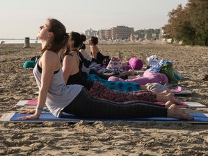 28 Tage 300 Stunden Yogalehrer Ausbildung am Strand in Misano Adriatico, Rimini Provinz