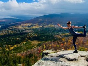 3 Day Peak Fall Foliage Weekend Yoga and Hiking Holiday in the White Mountains, New Hampshire, USA
