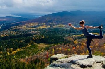 3 Day Peak Fall Foliage Weekend Yoga and Hiking Holiday in the White Mountains, New Hampshire, USA