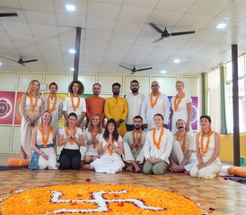 56 Tage 500-Stunden Intensive Multi-Stil Yogalehrer Ausbildung in Rishikesh, India - Photo 3