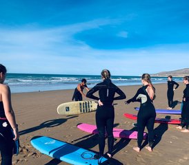 85 jours de stage de surf et de yoga pour femmes à Tamraght, Maroc - Photo 1