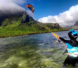 108 días de campamento de kitesurf para principiantes en La Gaulette, Rivière Noire, Mauricio - Photo 1
