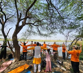 36 días de curso de profesorado de yoga de 500 horas en la tierra santa de Vrindavan, distrito de Mathura, India - Photo 3