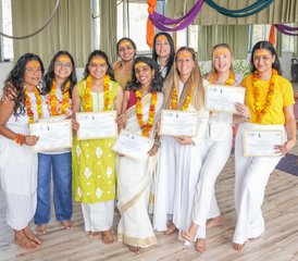 109 Tage 85-Stunden Prä- und Postnatale Yogalehrer Ausbildung in Rishikesh, Indien - Photo 1