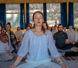 759 Tage 500-Stunden Vinyasa-, Ashtanga- und Hatha Yogalehrer Ausbildung in Rishikesh, Uttarakhand, Indien - Photo 1