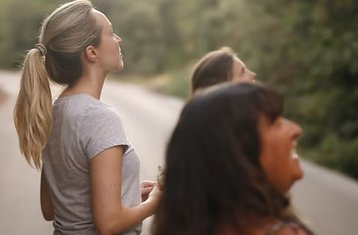 5-Daagse Wijze Vrouw Peri-tot-Post-Menopauze Yoga Welzijns De Retreat op het Eiland Hvar, Kroatië