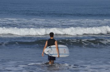 15-Daagse Basis Zero-Experience Surf- en Verblijfvakantie in Medewi, Bali, Indonesië