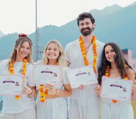 930 Tage 300-Stunden Hatha, Ashtanga, Vinyasa, Yin Yoga TTC mit Trauma und Emotionaler Heilung in Indien - Photo 1