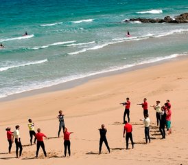 8 días de campamento de surf para principiantes en Corralejo, Fuerteventura, España - Photo 3
