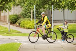 Radfahren für Familien Retreats und Reisen