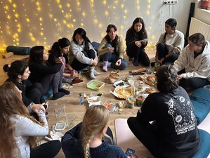 8 Tage 50-Stunden Nährende Yin Yogalehrer Ausbildung Immersion in der Normandie