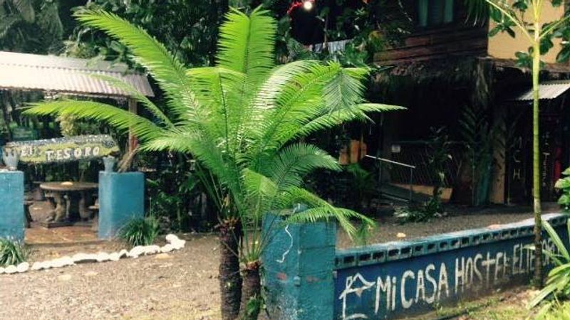 Surf Friendly El Tesoro Hostel in Playa Cocles, Limon
