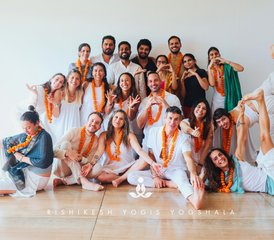 924 días profesorado de yoga Hatha y Vinyasa tradicional de 200 horas en Rishikesh, India - Photo 1
