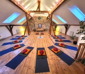 4 Tage Durch Achtsamkeit zur inneren Stille: Meditation und Yoga Retreat in Nassereith, Österreich, - Photo 3