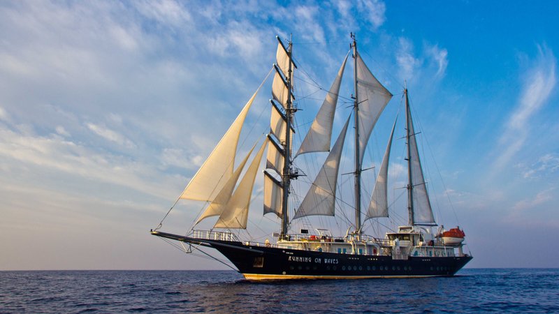 8 Day Southern Cyclades Sailing Cruise and Yoga Tour in Greece