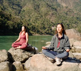 629 jours-300h en formation de professeur de yoga hatha et vinyasa en français à Rishikesh, Inde - Photo 1