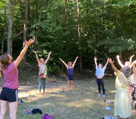 4 jours ressourçant de yoga balinais et initiation au féminin sacré en Auvergne, France - Photo 5