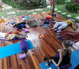 12 Tage 100-Stunden Yin Yoga Ausbildung – Funktionelle Anatomie und Chinesische Medizin in Ubud, Indonesien - Photo 2