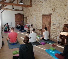 83 jours en stage de yoga près de Paris : la voie du yoga à Saint-Forget, France - Photo 1