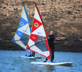 8 días de campamento de windsurf para principiantes en Corralejo, Fuerteventura, España - Photo 2