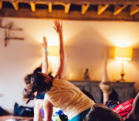 3 días de retiro Autumn Alchemy de yoga con sanación sonora y más en Norfolk, Reino Unido - Photo 3