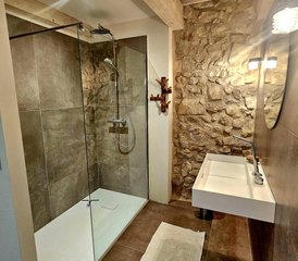 4 Day Yoga and Pilates Retreat with Micro-Diet (FMD), in Les Baux-de-Provence, France - Photo 4
