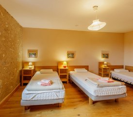 4 Tage Sommer-Yoga-Retreat „Rooting to Flourish“ in Contrazy, Frankreich - Photo 5