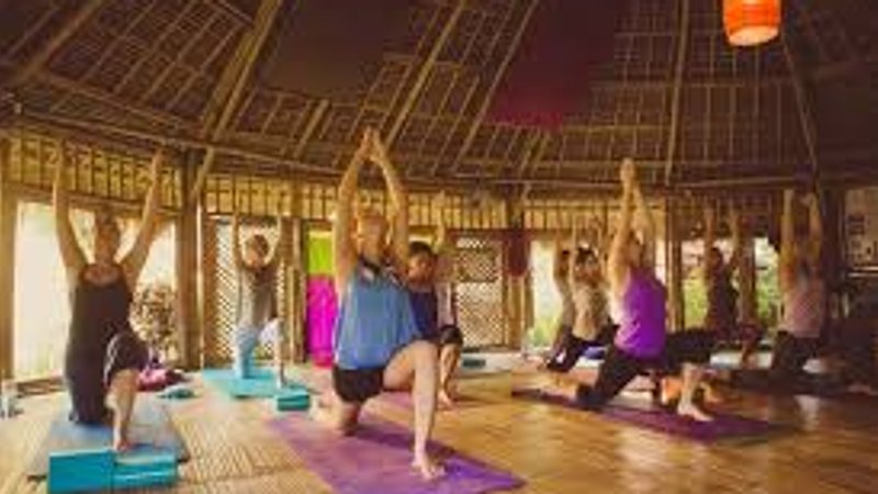 7 Tage Entspannender Yoga Urlaub in Bambus Bungalows mit Privaten Gärten auf Nusa Lembongan, Bali