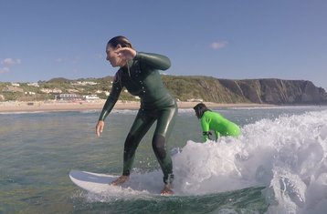 6 jours de surf pour tous les niveaux à l'Amrita Shala Cabin Lodge à Sintra, Portugal