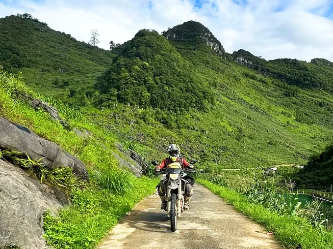6 Day Guided Ha Giang Loop Off-Road Motorcycle Tour in Vietnam