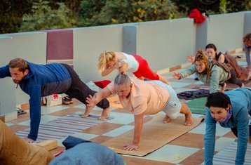 25 Tage 200-Stunden Traditionelles Kundalini Tantra Yogalehrer Ausbildung in Rishikesh, Indien