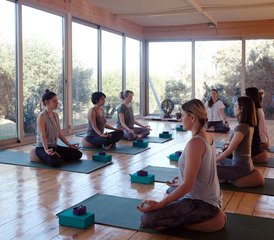 7 jours en stage de yoga en solo pour prendre soin de soi dans les Cyclades, Grèce - Photo 4