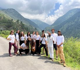 529 días de profesorado de yoga multimodal de 300 horas en Dharamsala, India - Photo 1