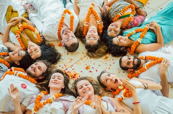 25 Tage 200-Stunden Hatha Ashtanga Vinyasa Yogalehrer Ausbildung in Rishikesh, Indien