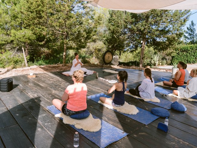 8 Days Yoga Retreat in Savusavu, Fiji - BookYogaRetreats.com
