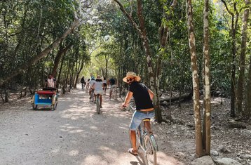 Volledige Dag Maya Binnenland Expeditie Coba Ruïnes Punta Laguna en Cenote Tour in Mexico