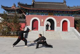 11 Monate Sanda, Kung Fu, Fitnesstraining im Tianmeng-Gebirge in Linyi, Shandong, China