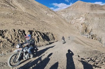 14 días de tour guiado en moto para descubrir la naturaleza del Himalaya en Nepal