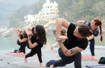7 Tage Ashtanga Vinyasa Yoga und Meditations Retreat in Rishikesh, Indien