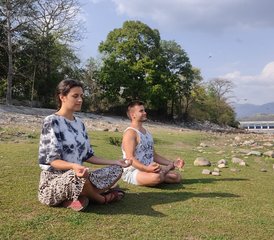 2-Tage-Yoga- und-Meditations-Wochenend-Retreat mit Besuch des Garudchatti-Tempels in Rishikesh, Indien - Photo 2