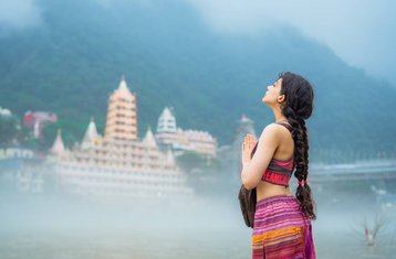 4 Day Yoga, Meditation, and Wellness Retreat with Ayurvedic Massage in Rishikesh, India