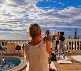 2 días de retiro de potencial pleno con guía de tarot, yoga y terapia de sonido en Barcelona, España - Photo 3