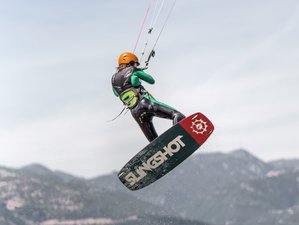 4 Tage Ocean-Confidence-Erlebnis: Kitesurf- oder Wingfoil-Sessions ohne Unterkunft in Tarifa, Spanien