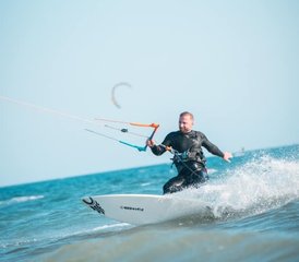 6 días de curso de kitesurf para principiantes en Ulcinj, Montenegro - Photo 5