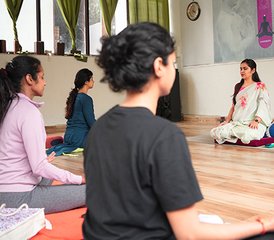 6 días de formación de profesora de yoga prenatal y posnatal de 85 horas, en Rishikesh, India - Photo 2